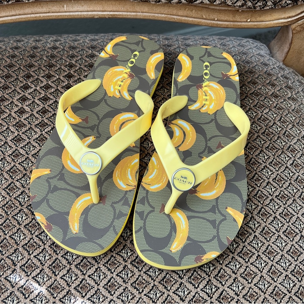 Coach Zayn Banana Flip Flops SIZE 7-8 US